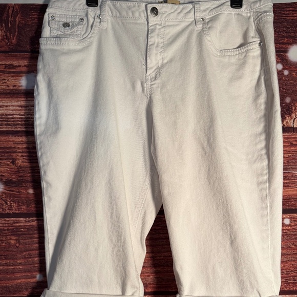 Earl Jeans w/Rhinestone Embellishments. Capris length. White. Size 20W - Picture 1 of 9